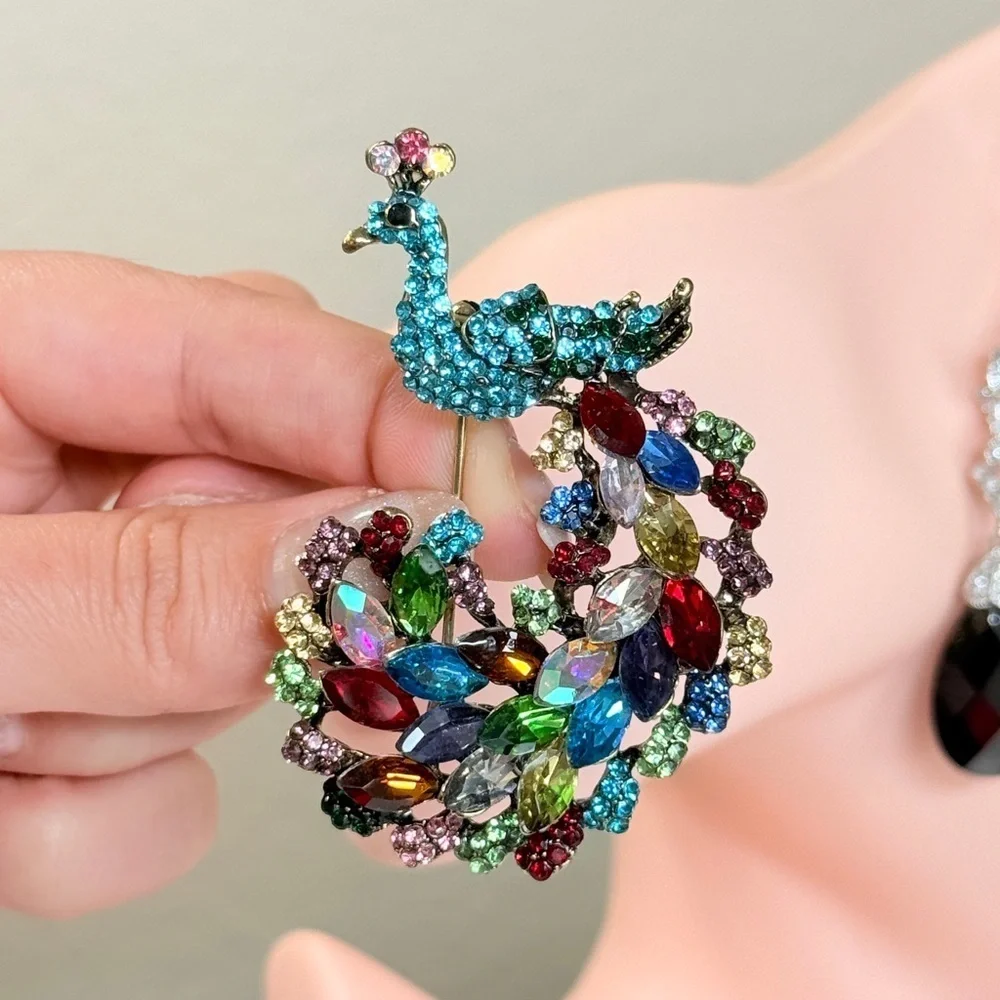 ⚜️ Colorful Peacock Brooch With Crystals 🦚
